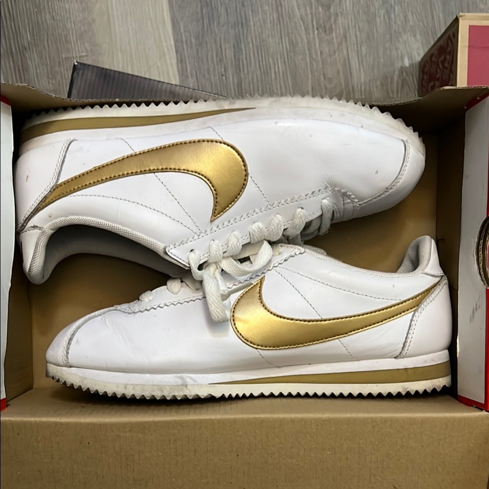 Nike Women's Sneakers - White and Gold